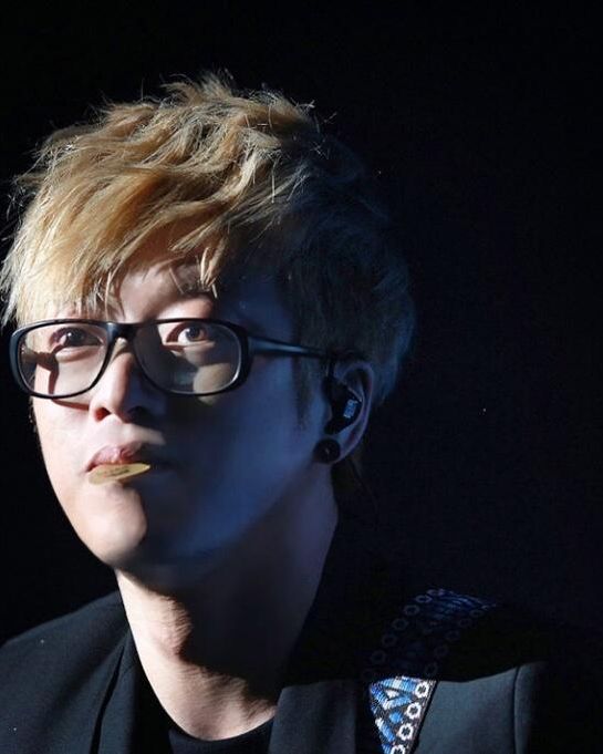 하현우 사진 3 — 하현우 사주와 정미일주