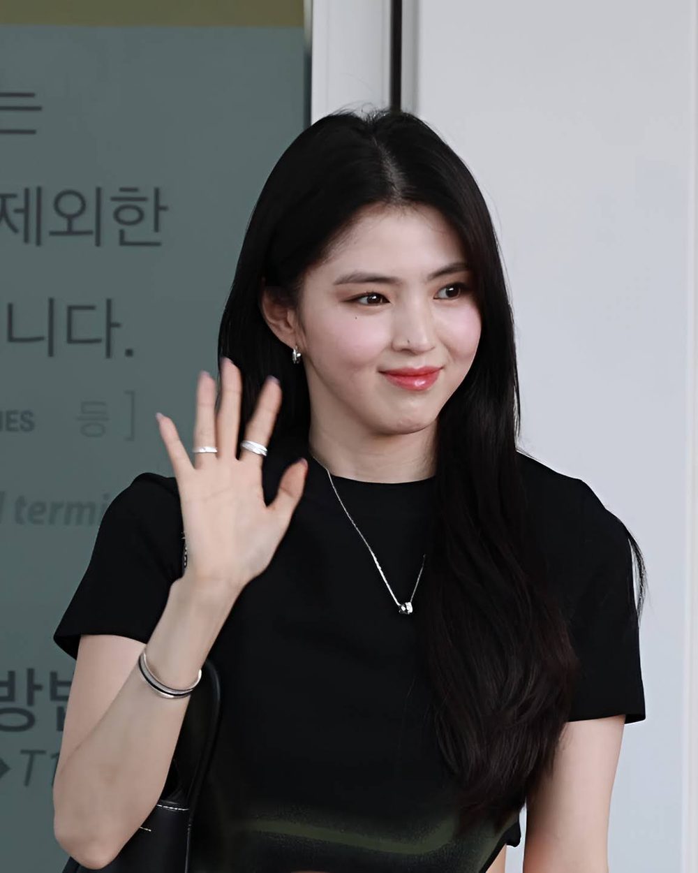 한소희 사진 — 배우 한소희 사주