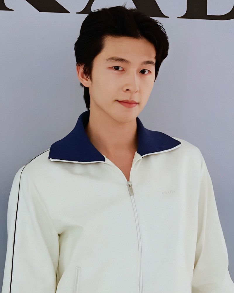 홍경 사진 2 — 홍경 사주와 신사일주