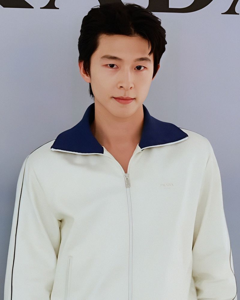 홍경 사진 3 — 홍경 사주와 신사일주