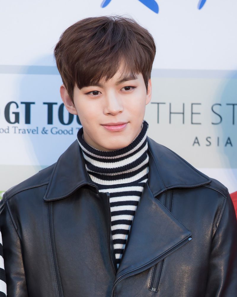 홍빈 사진 2 — 홍빈 사주와 계축일주