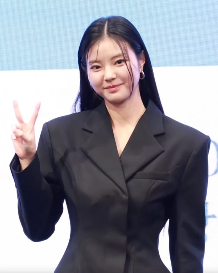 홍예지 사진