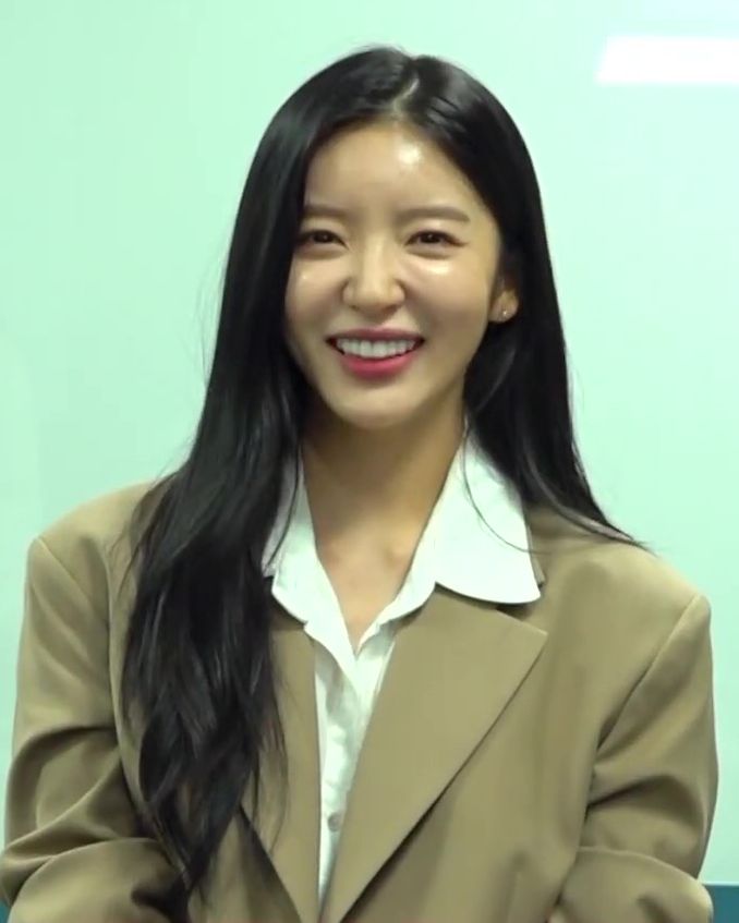 홍지윤 사진 2 — 홍지윤 사주와 임신일주