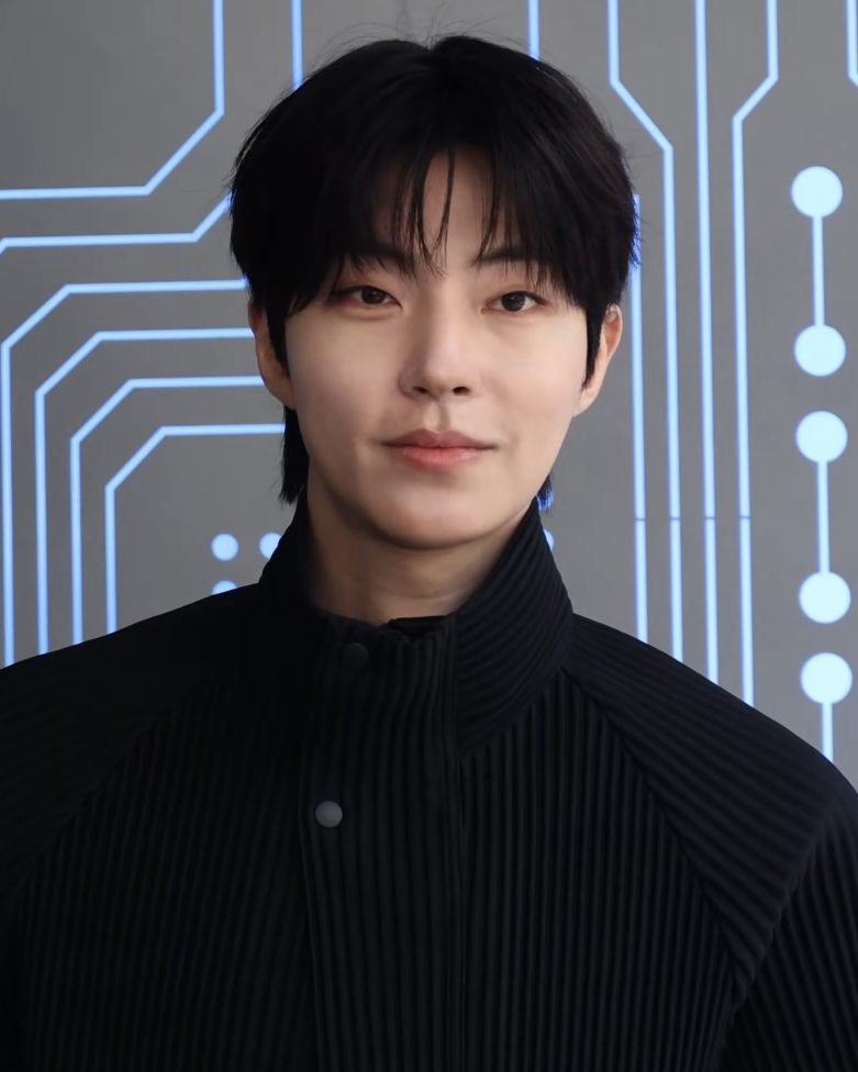 황인엽 사진