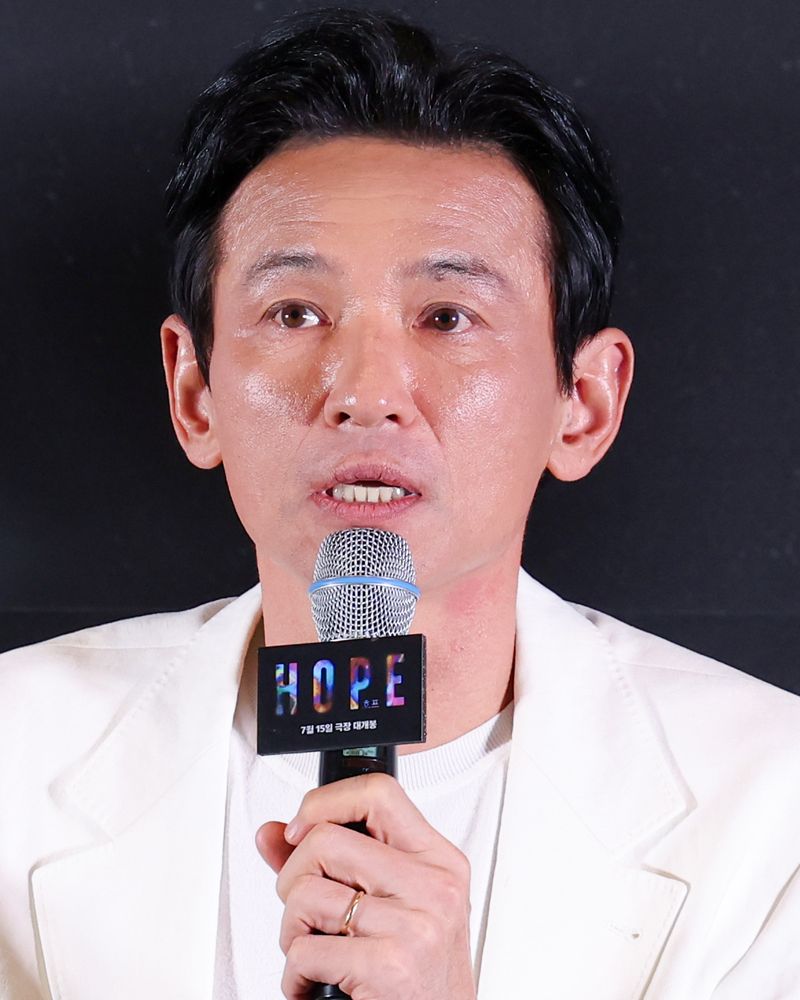 황정민 사진 2 — 황정민 사주와 갑신일주