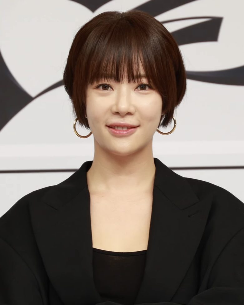 황정음 사진 — 슈가 황정음 사주